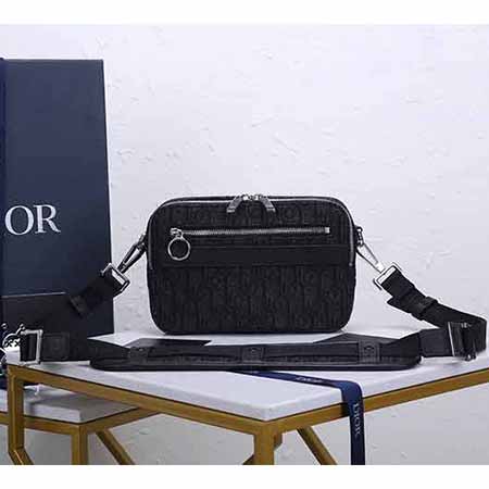 Dior經典元素與現代摩登設計完美融合老花帆布相機包